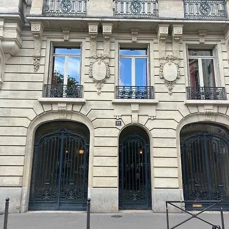 4 Bedroom Prestigious Baroque Near Trocadero Appartamento