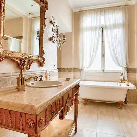 4 Bedroom Prestigious Baroque Near Trocadero